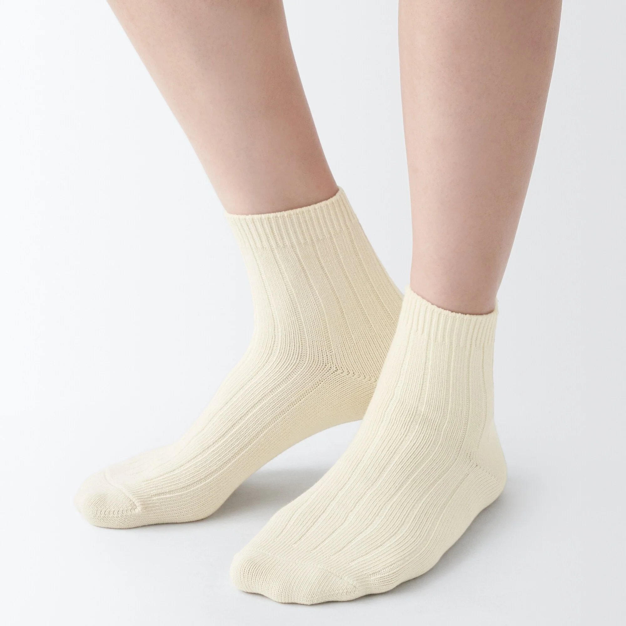 Right Angle Loose Top Short Socks - Image 13