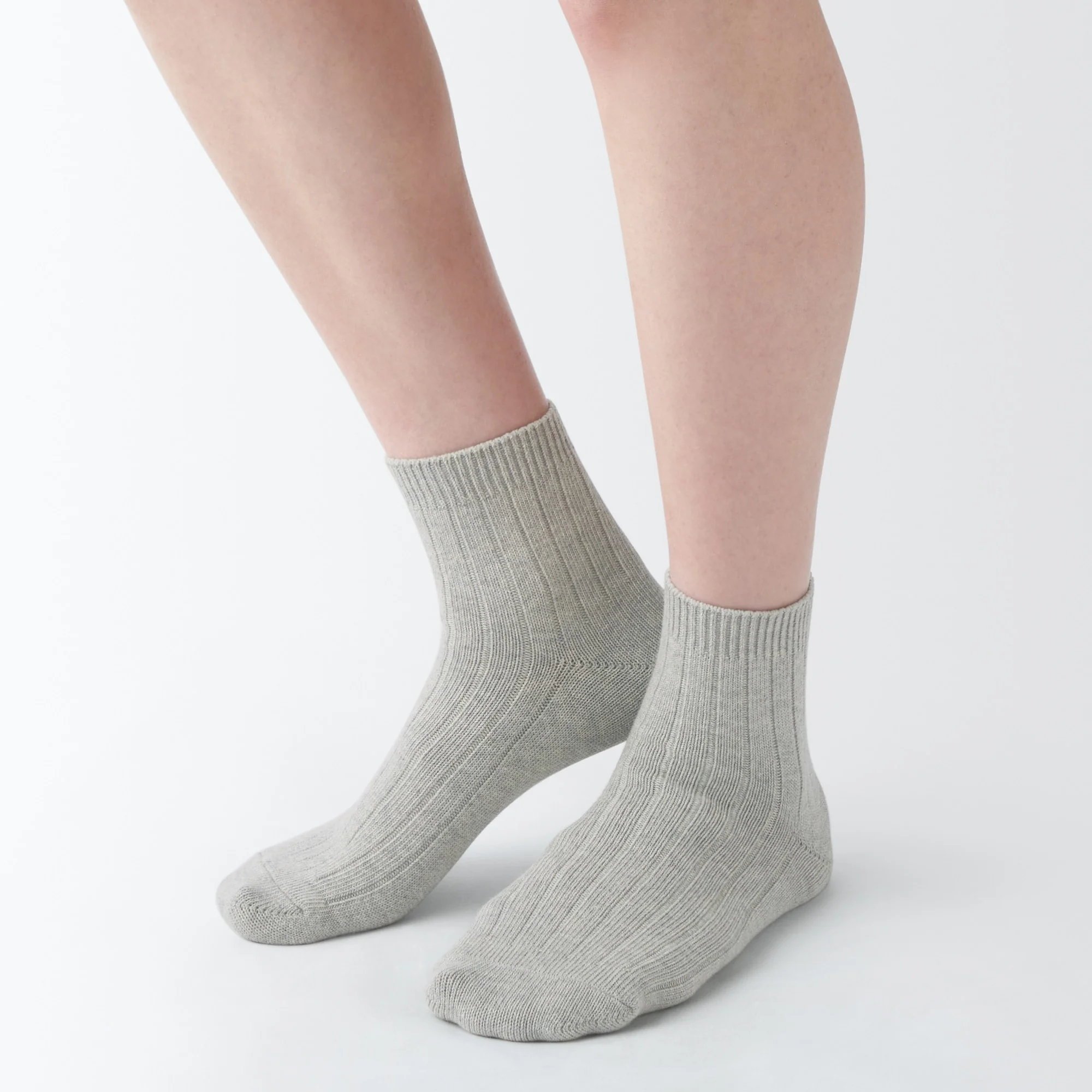 Right Angle Loose Top Short Socks - Image 15