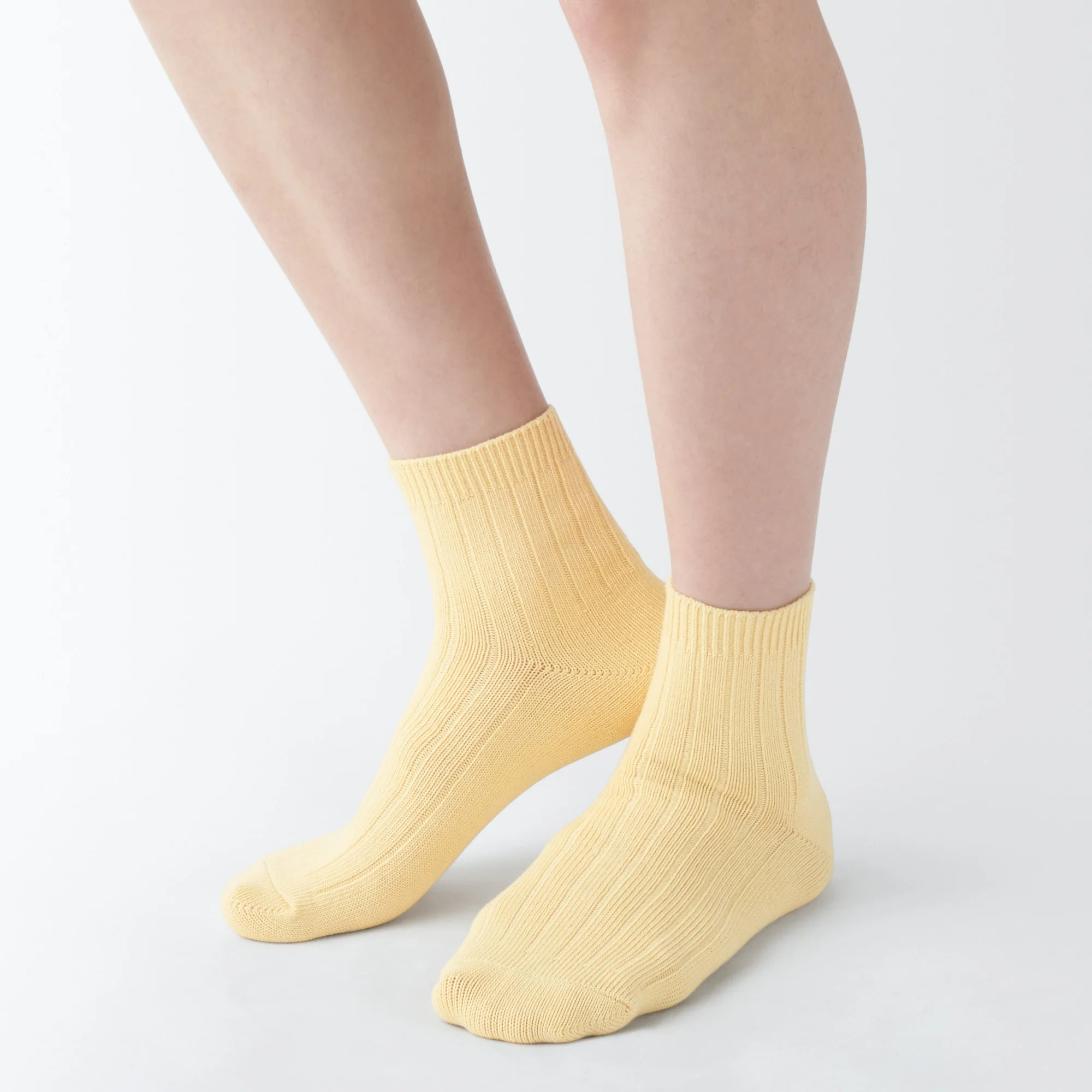 Right Angle Loose Top Short Socks - Image 17