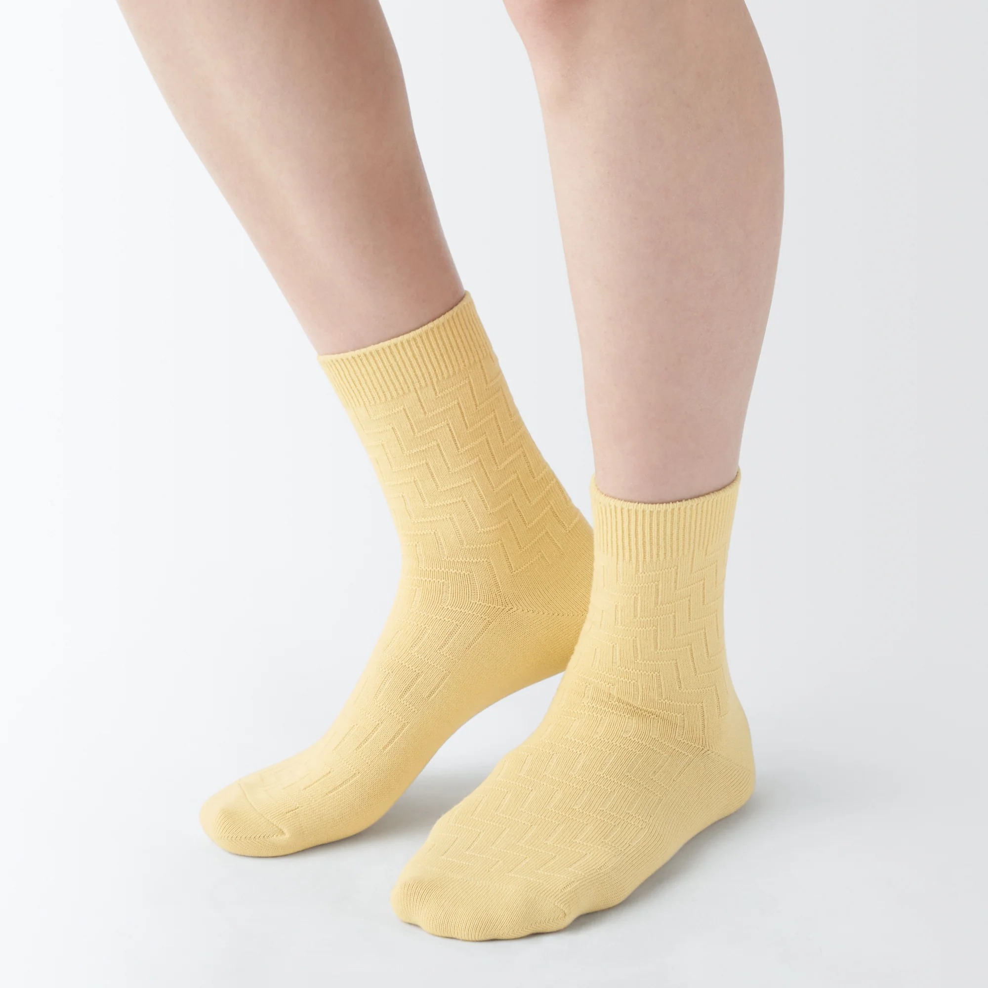 Right Angle Loose Top Short Socks - Image 15