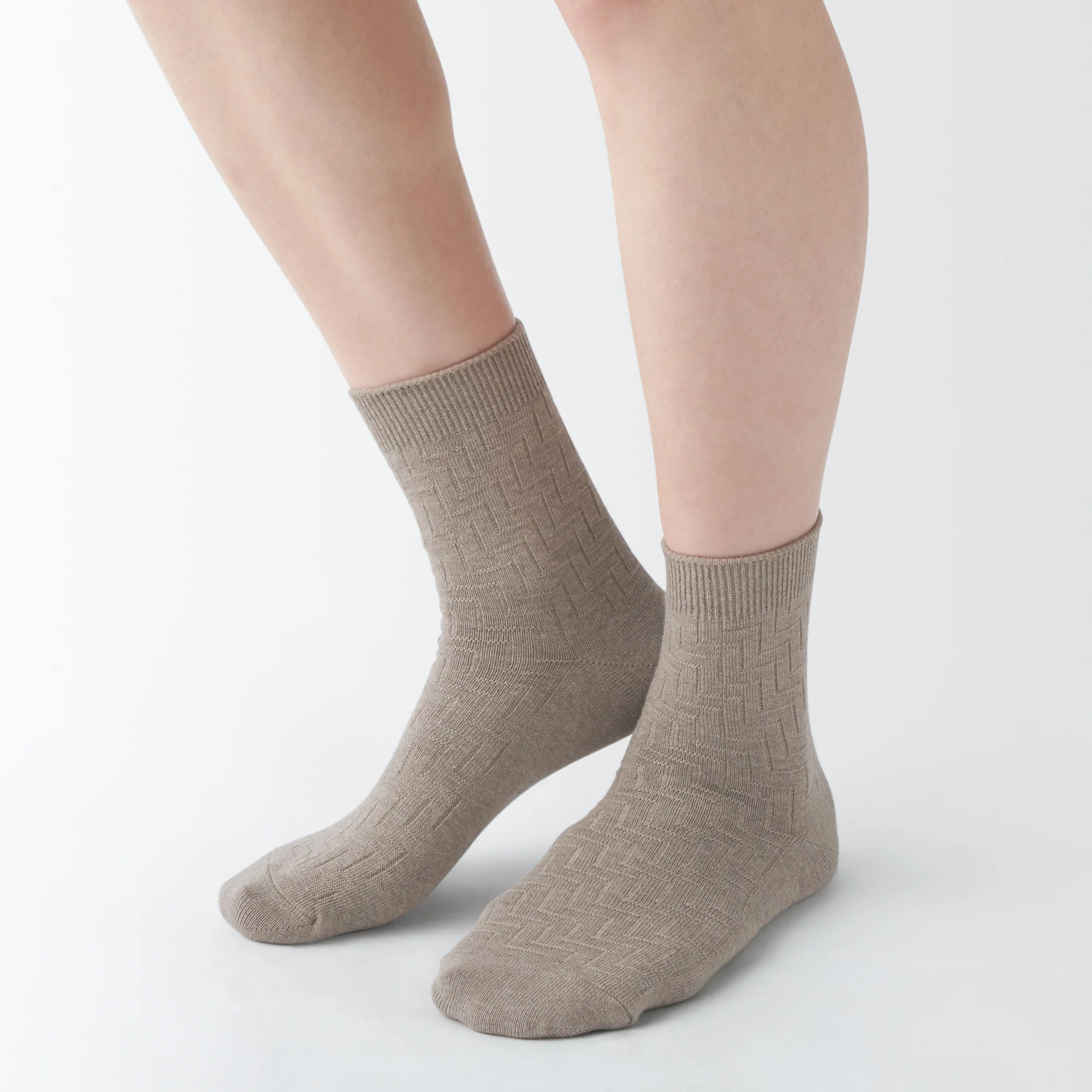 Right Angle Loose Top Short Socks - Image 21
