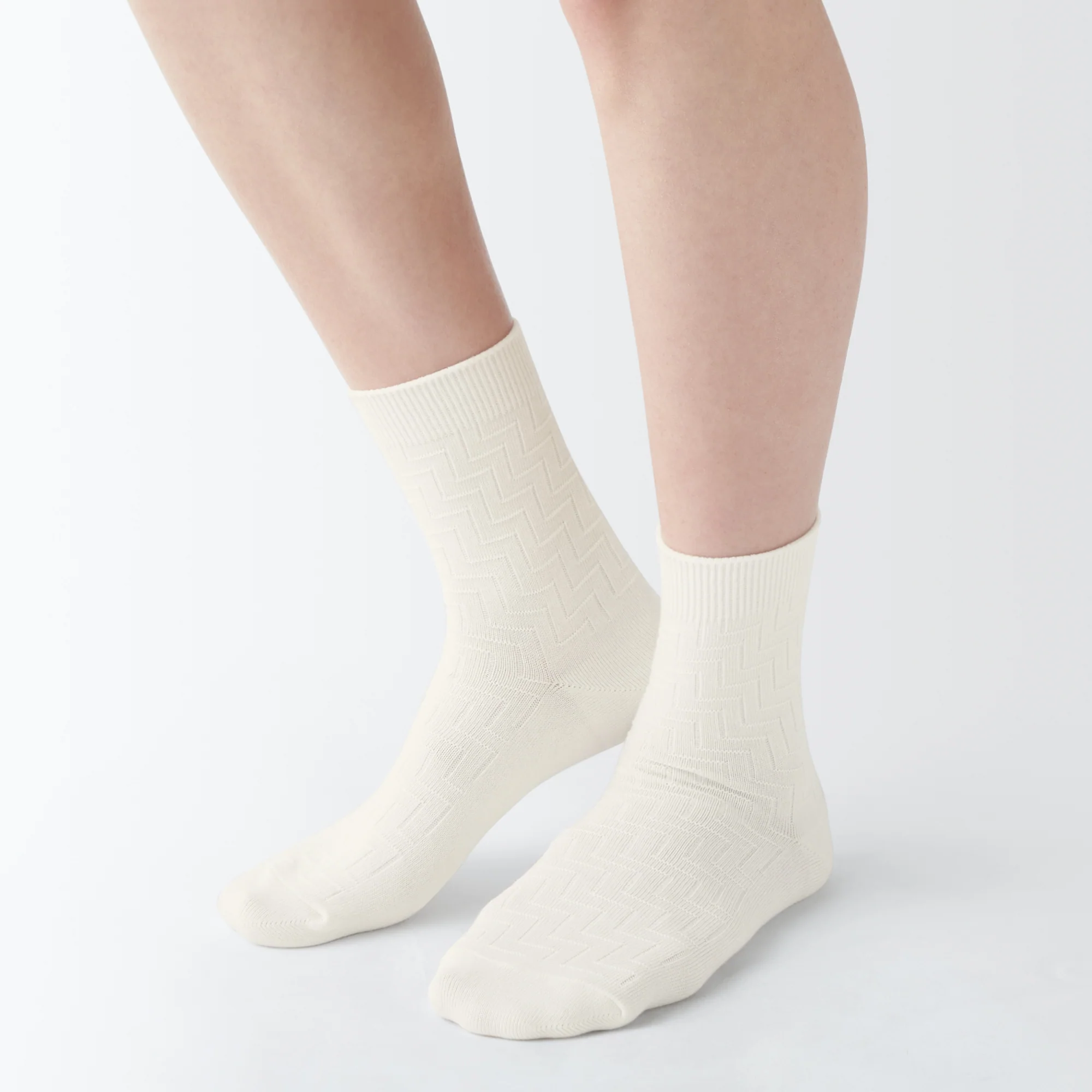 Right Angle Loose Top Short Socks - Image 5