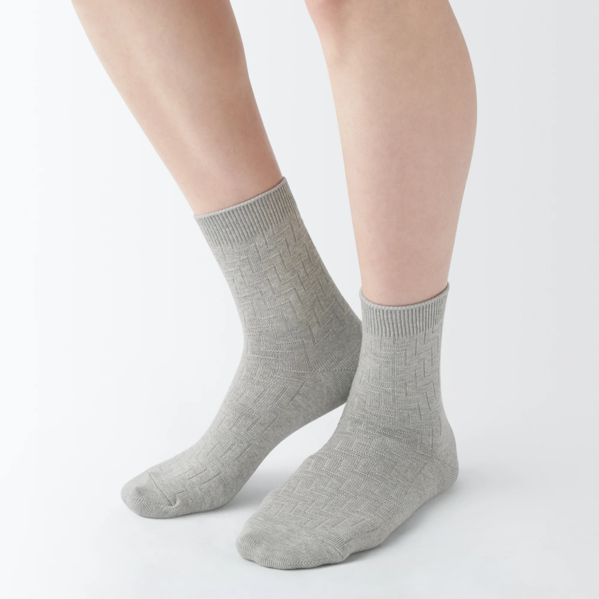 Right Angle Loose Top Short Socks - Image 7