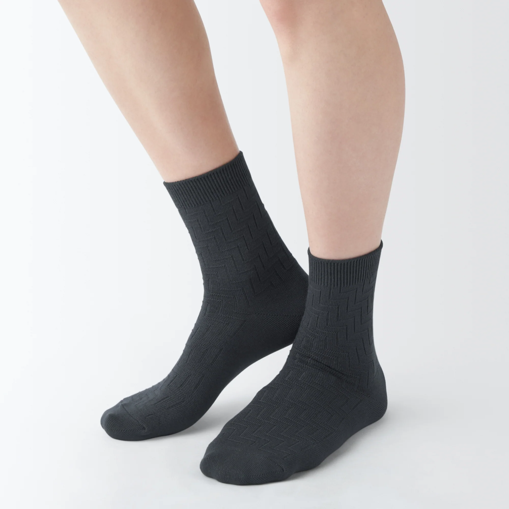 Right Angle Loose Top Short Socks - Image 9