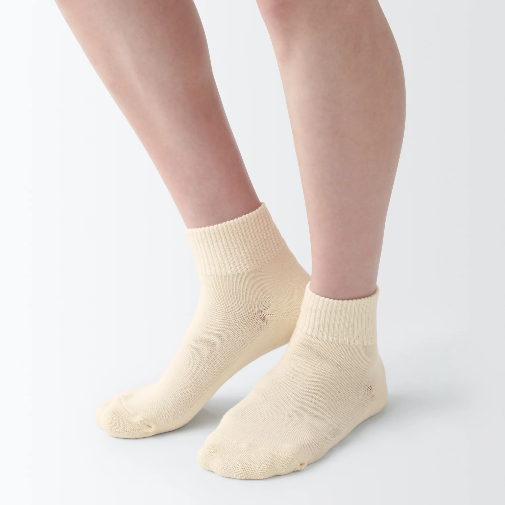 Right Angle Loose Top Short Socks - Image 10