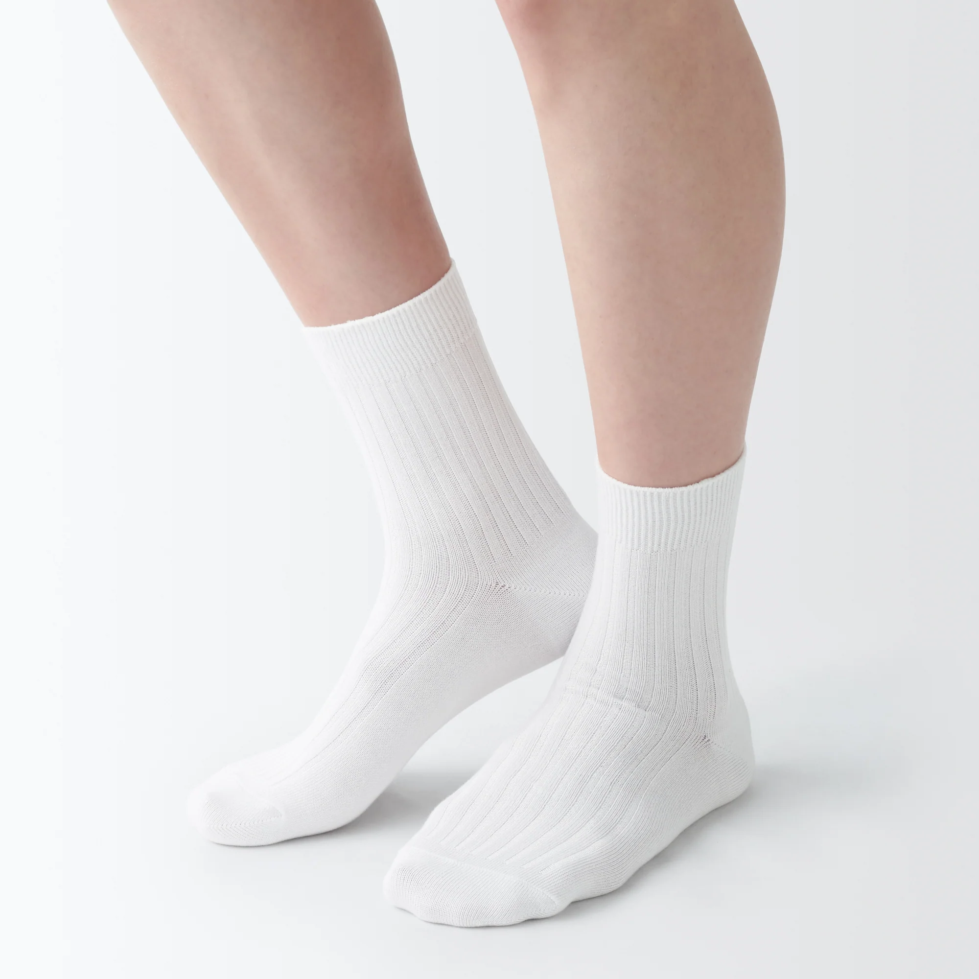 Right Angle Loose Top Short Socks - Image 5