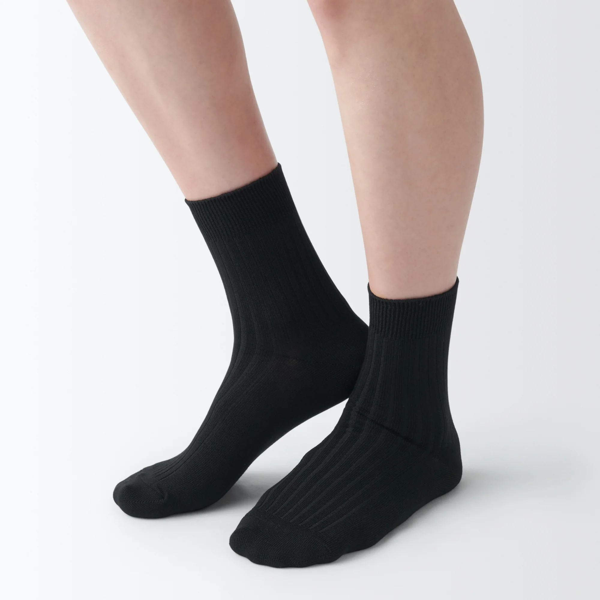 Right Angle Loose Top Short Socks - Image 7