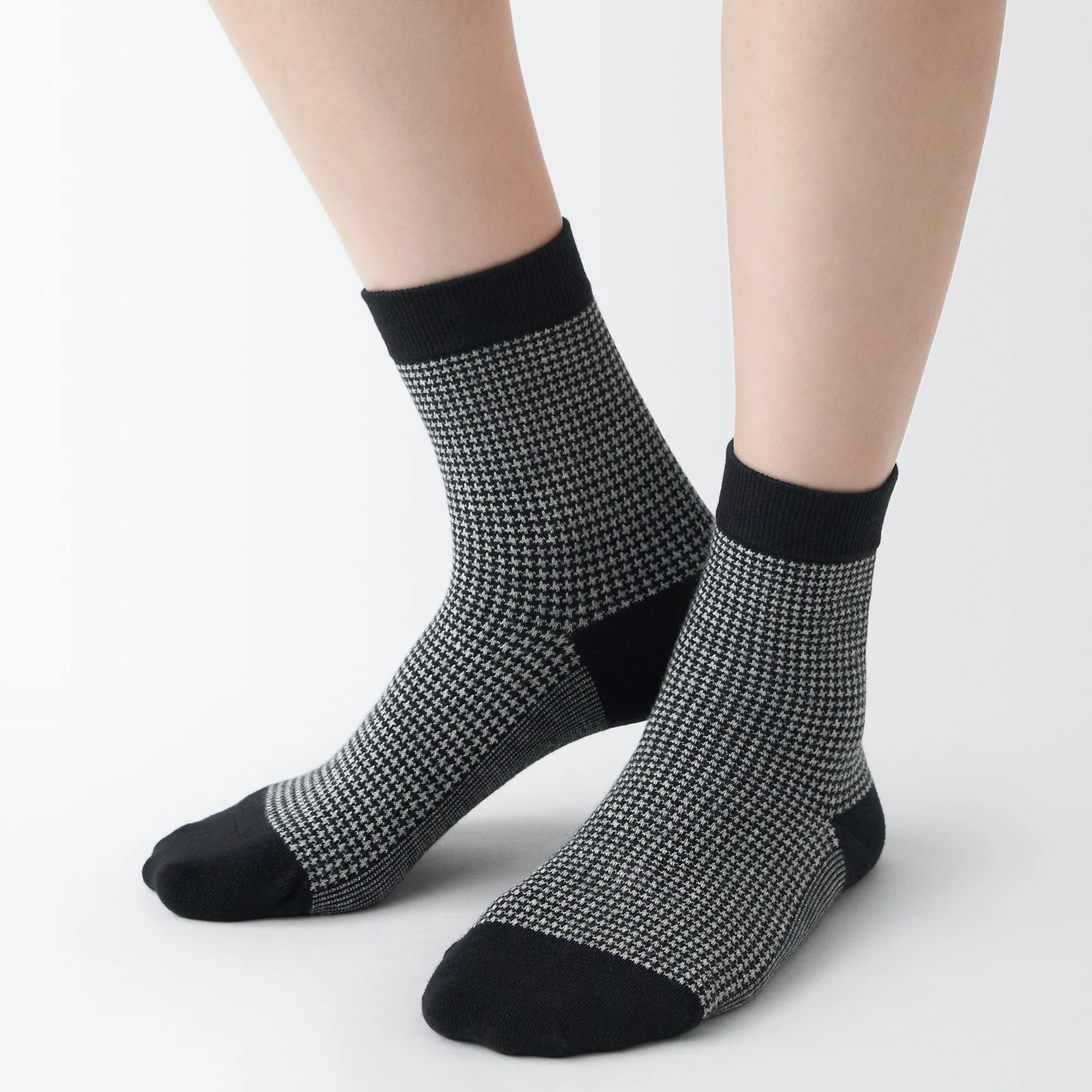 Right Angle Loose Top Short Socks - Houndstooth Pattern - Image 5