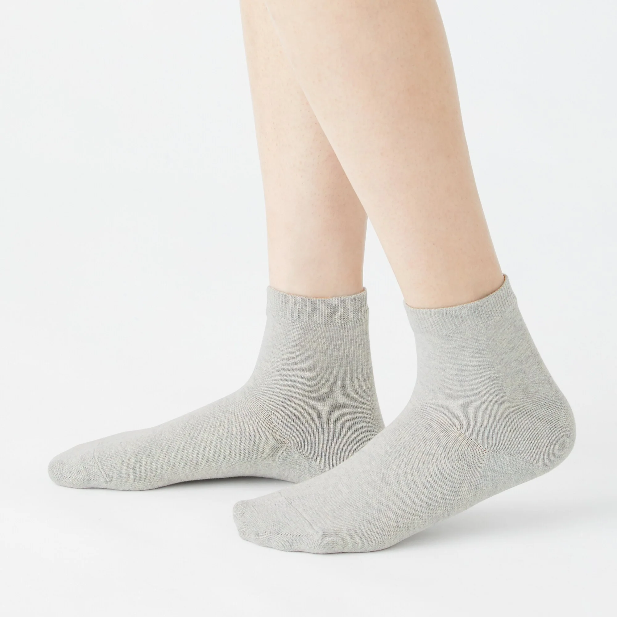 Right Angle Loose Top Short Socks - Image 13