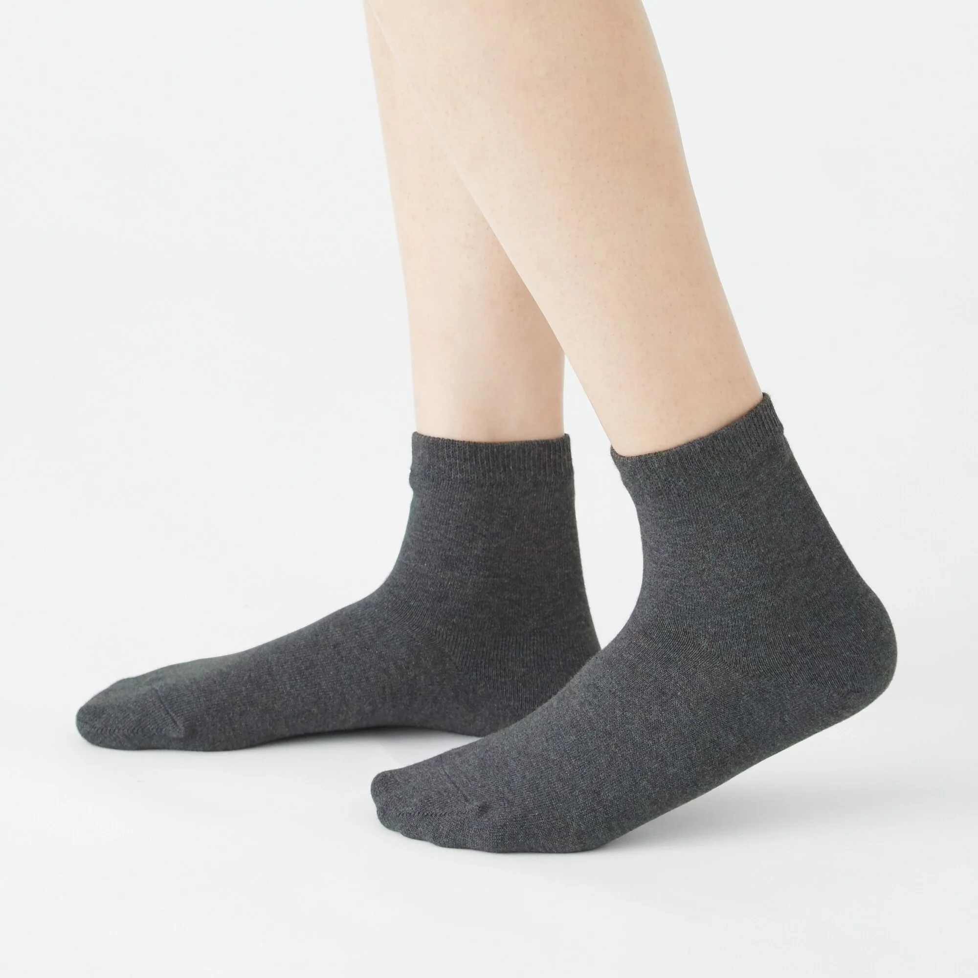 Right Angle Loose Top Short Socks - Image 3