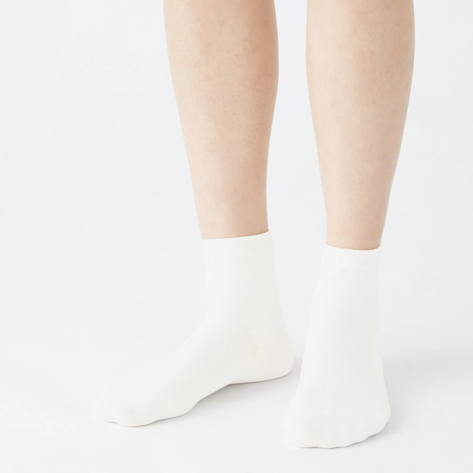 Right Angle Loose Top Short Socks - Image 7