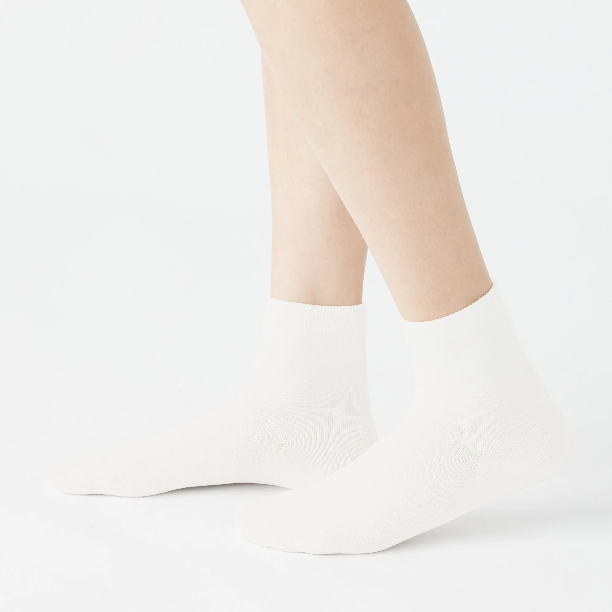 Right Angle Loose Top Short Socks - Image 8