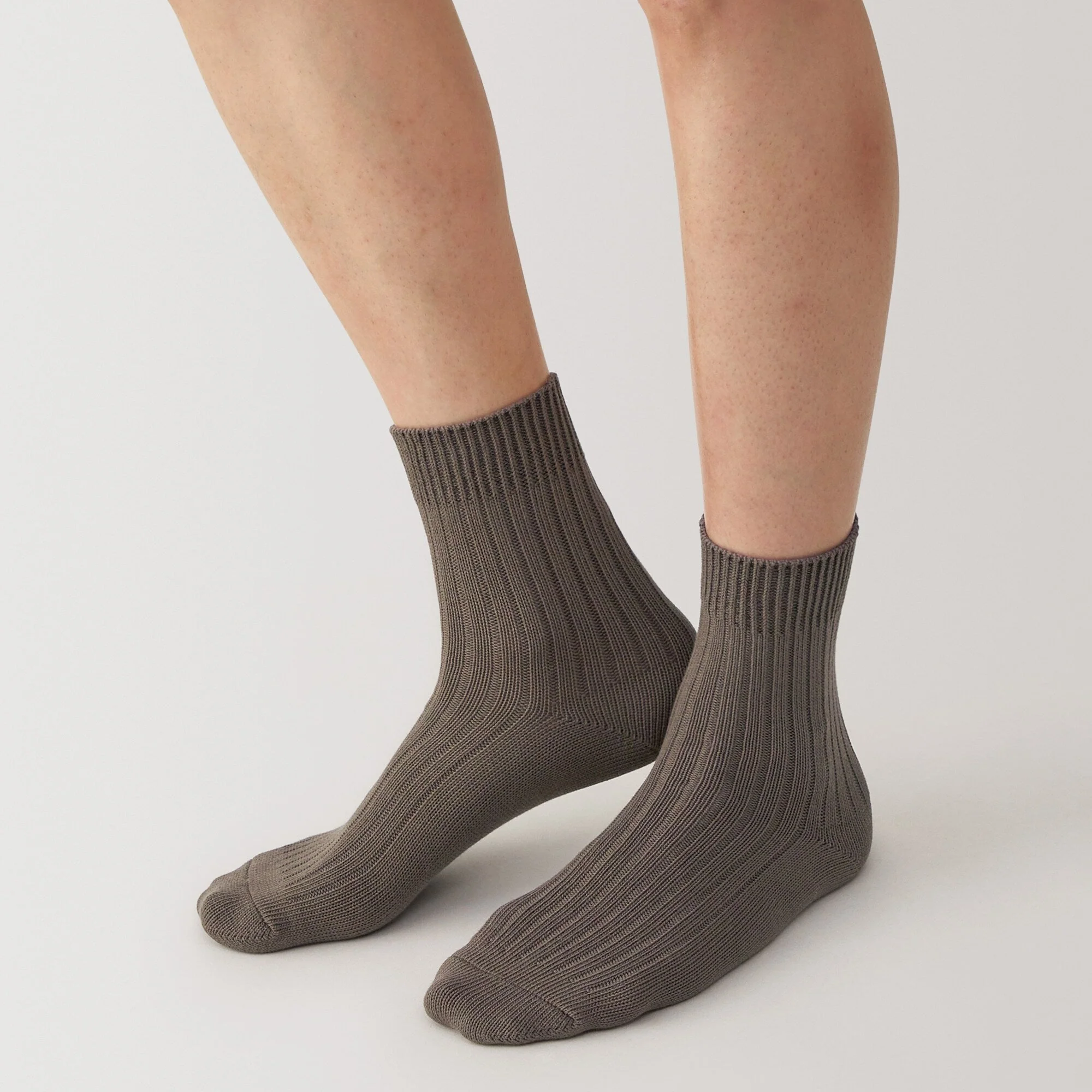 Right Angle Ribbed Thick Short Socks - Image 10
