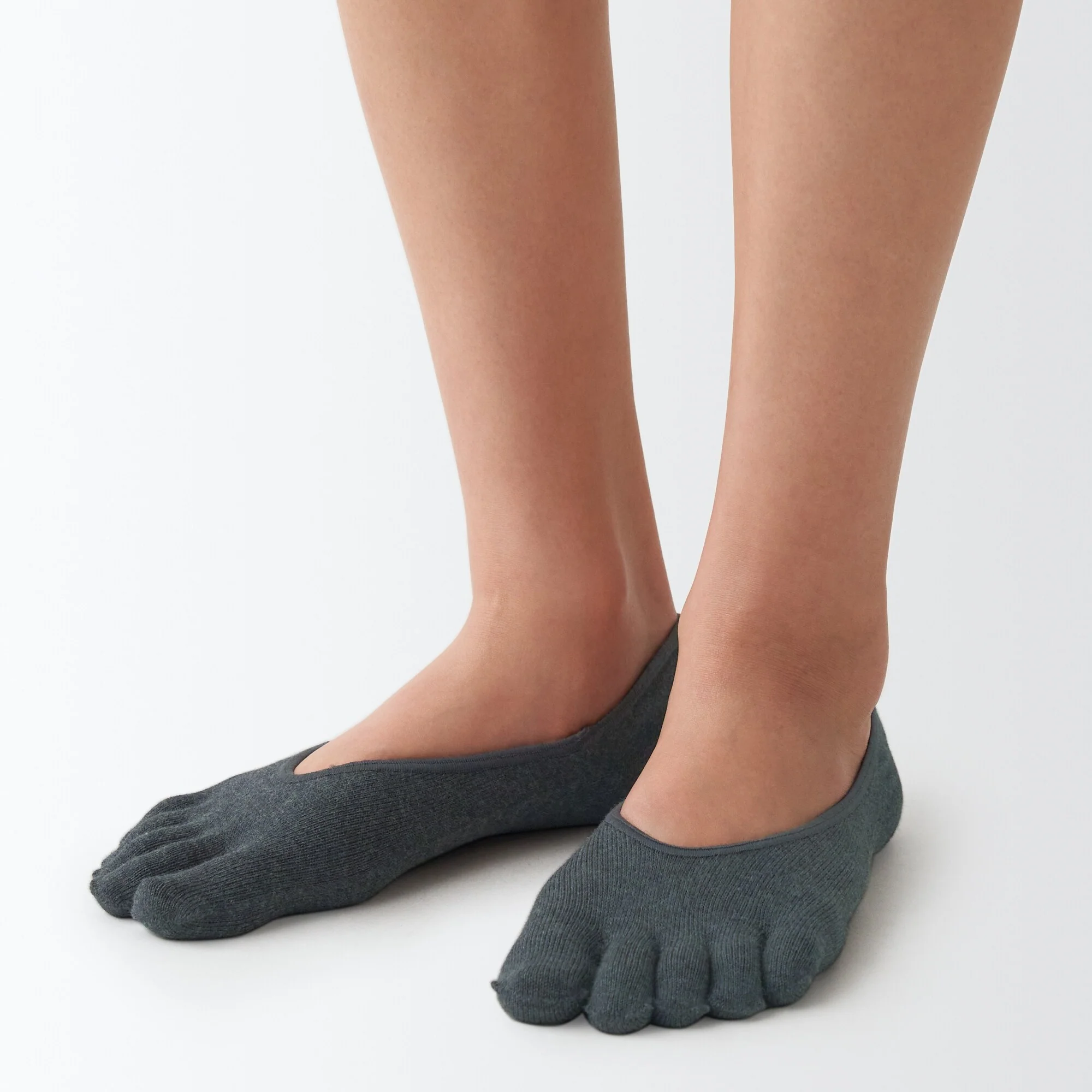 Silicone Gripper No-show 5 Toe Socks - Image 15
