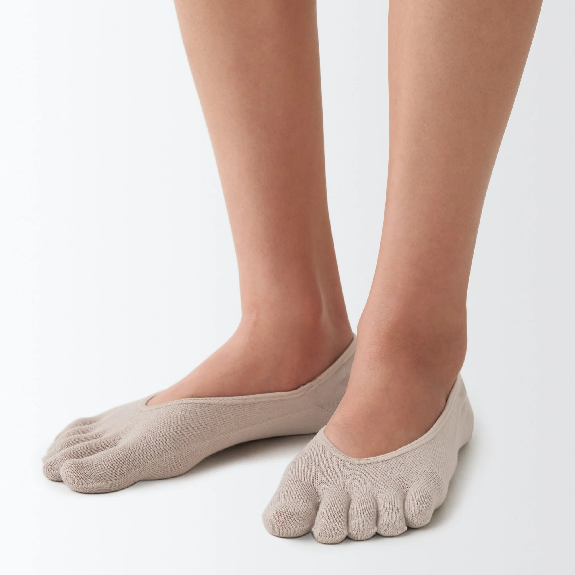 Silicone Gripper No-show 5 Toe Socks - Image 3