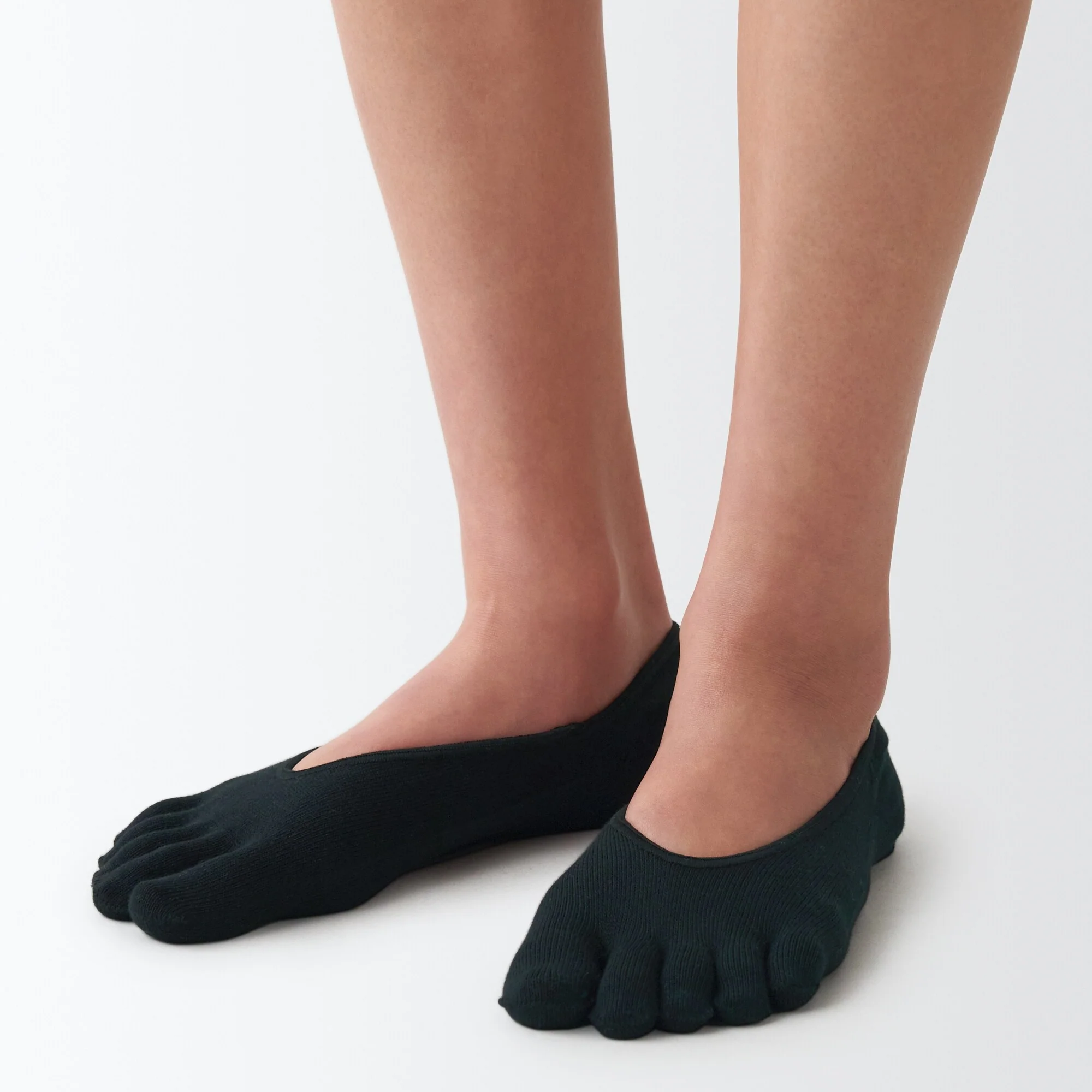 Silicone Gripper No-show 5 Toe Socks - Image 7