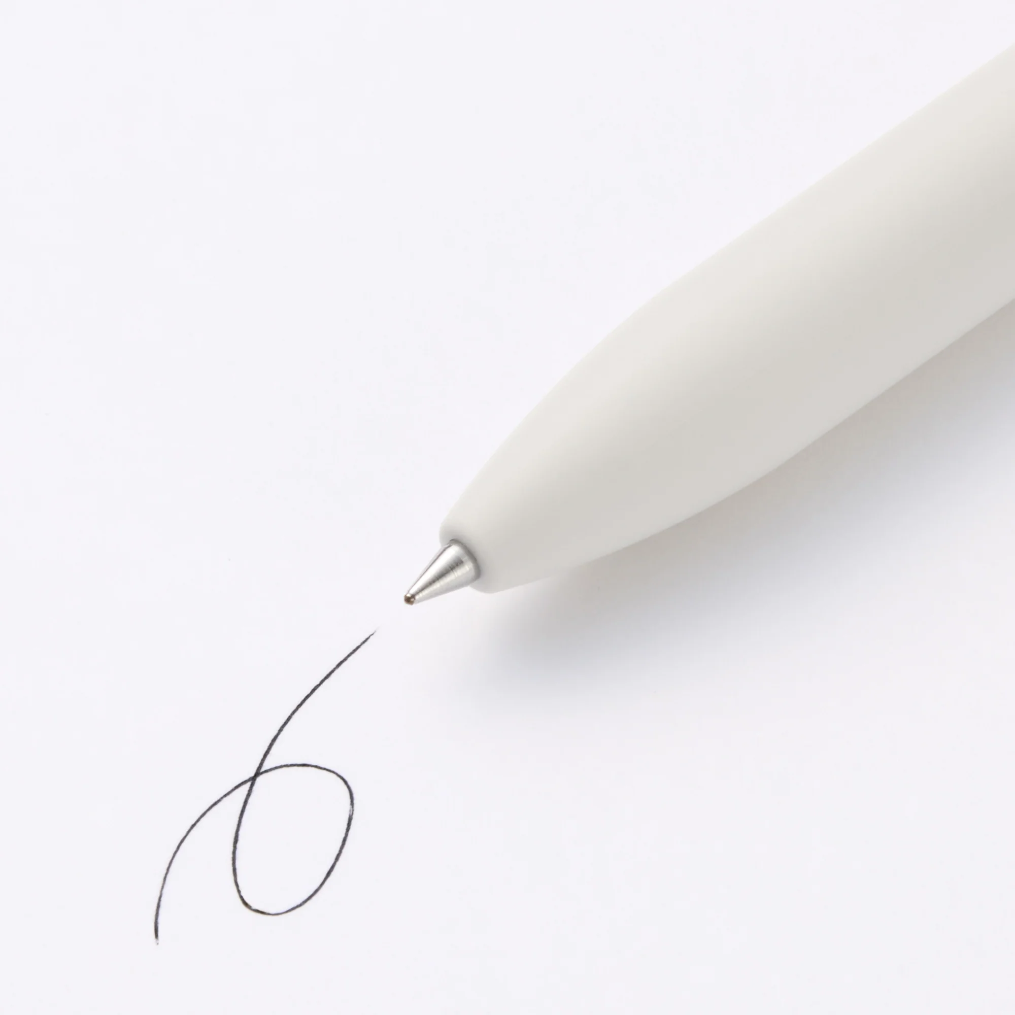 Smooth Oil Ink Ballpoint Pen 0.5 mm - Black - Image 2