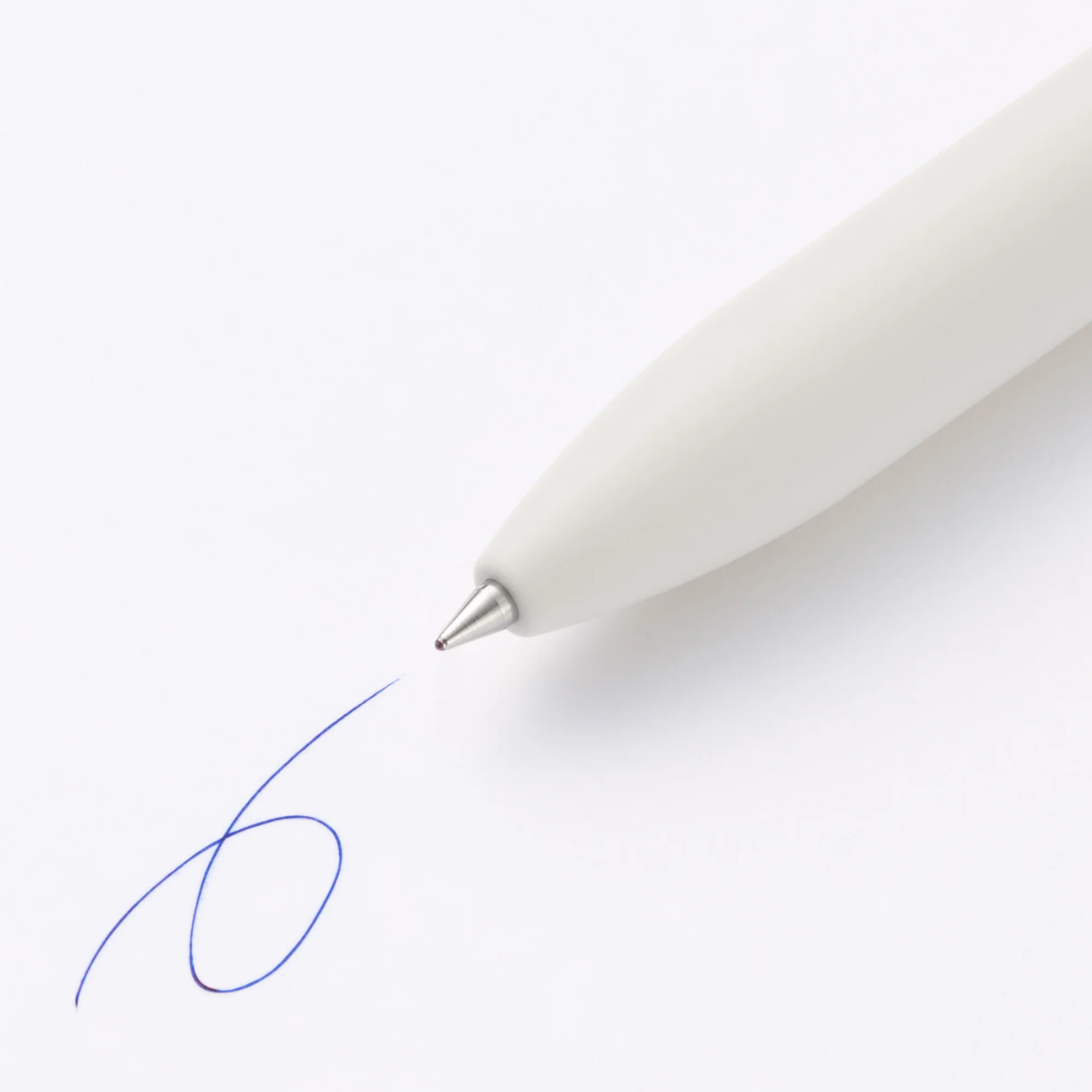 Smooth Oil Ink Ballpoint Pen 0.5 mm - Blue - Image 2