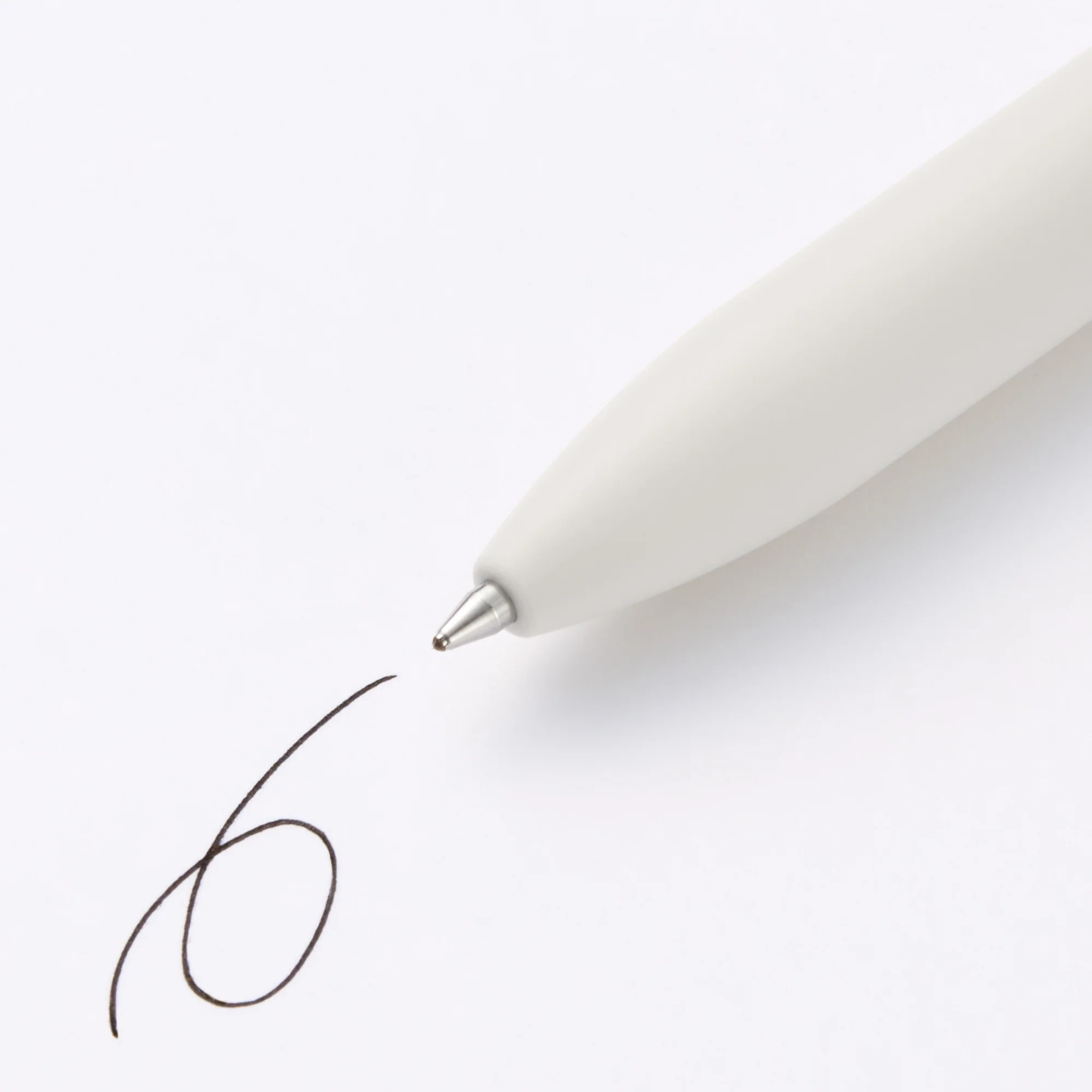 Smooth Oil Ink Ballpoint Pen 0.7 mm - Black - Image 2