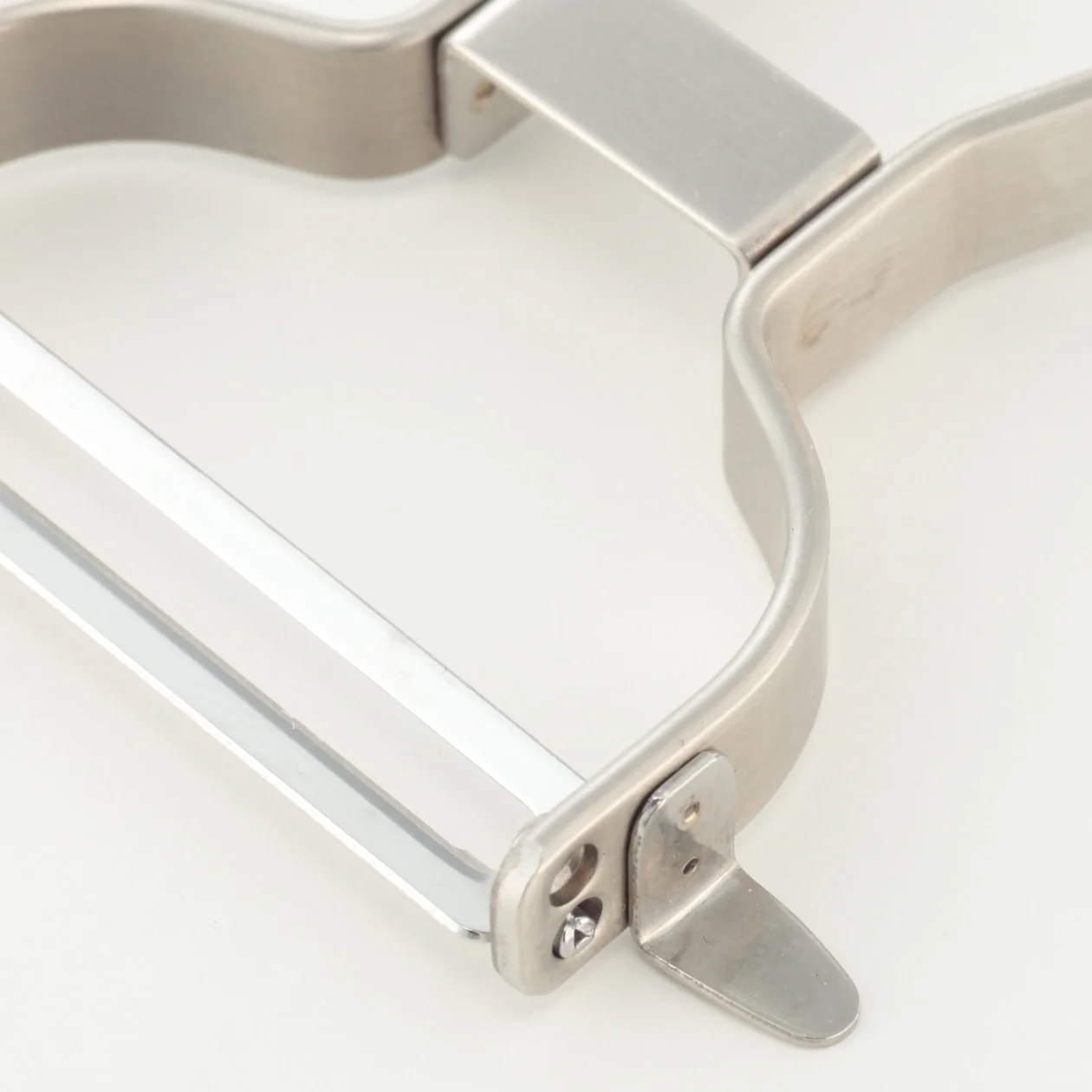 Stainless Steel Peeler - Image 2