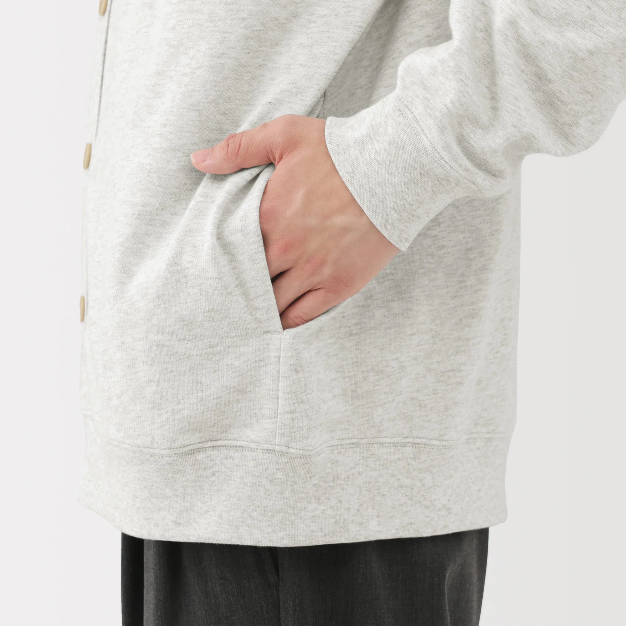 Sweatshirt V-Neck Cardigan - Image 16
