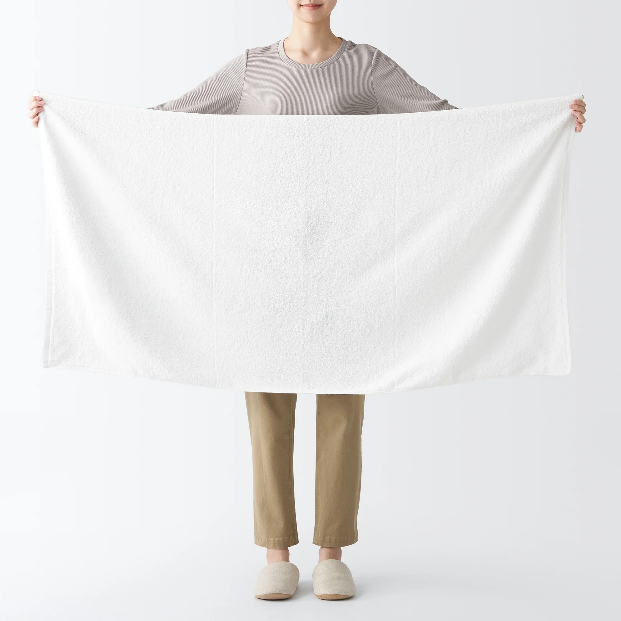 Twin Pile Bath Towel with Loop - Image 15