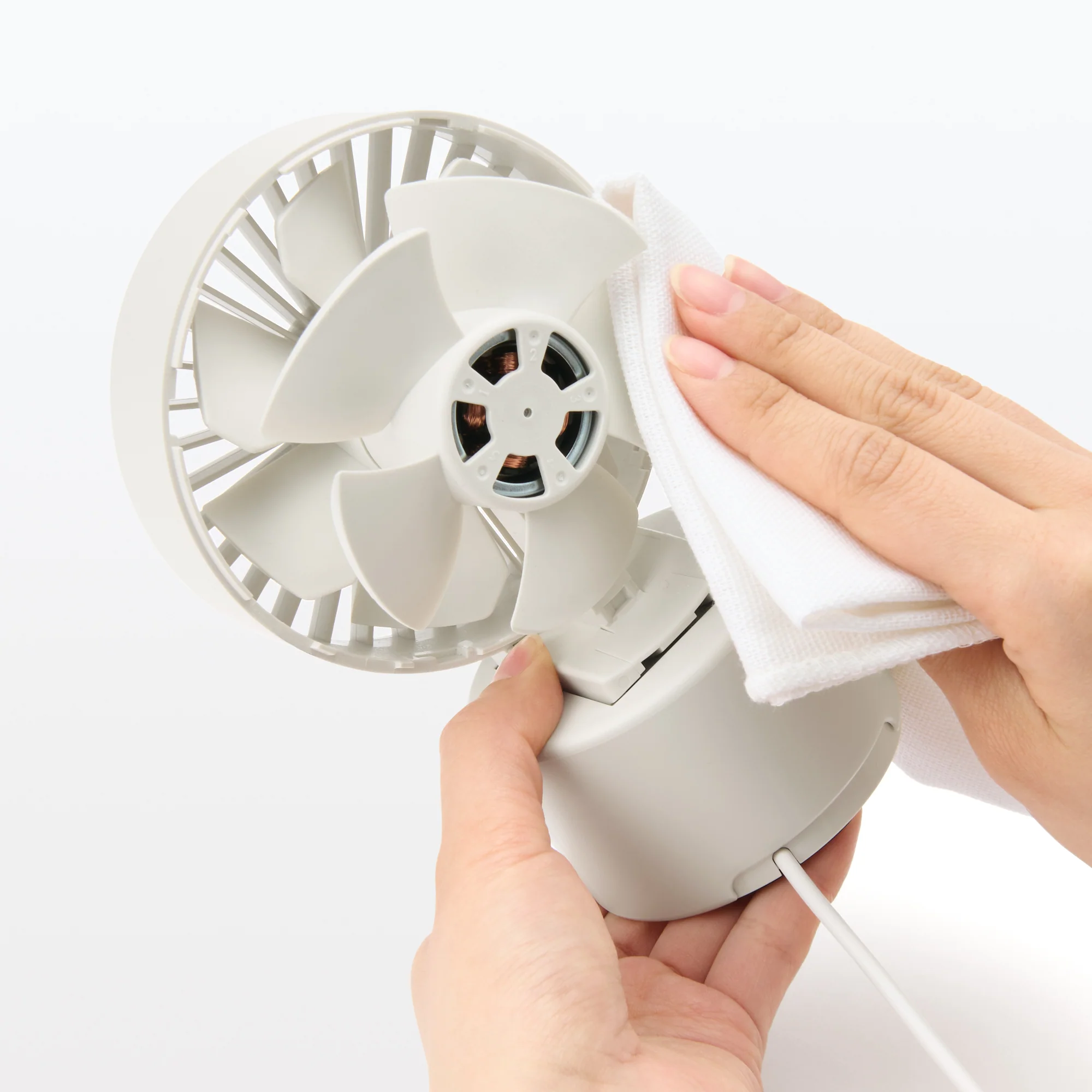 USB Desk Fan with Oscillation - Image 6