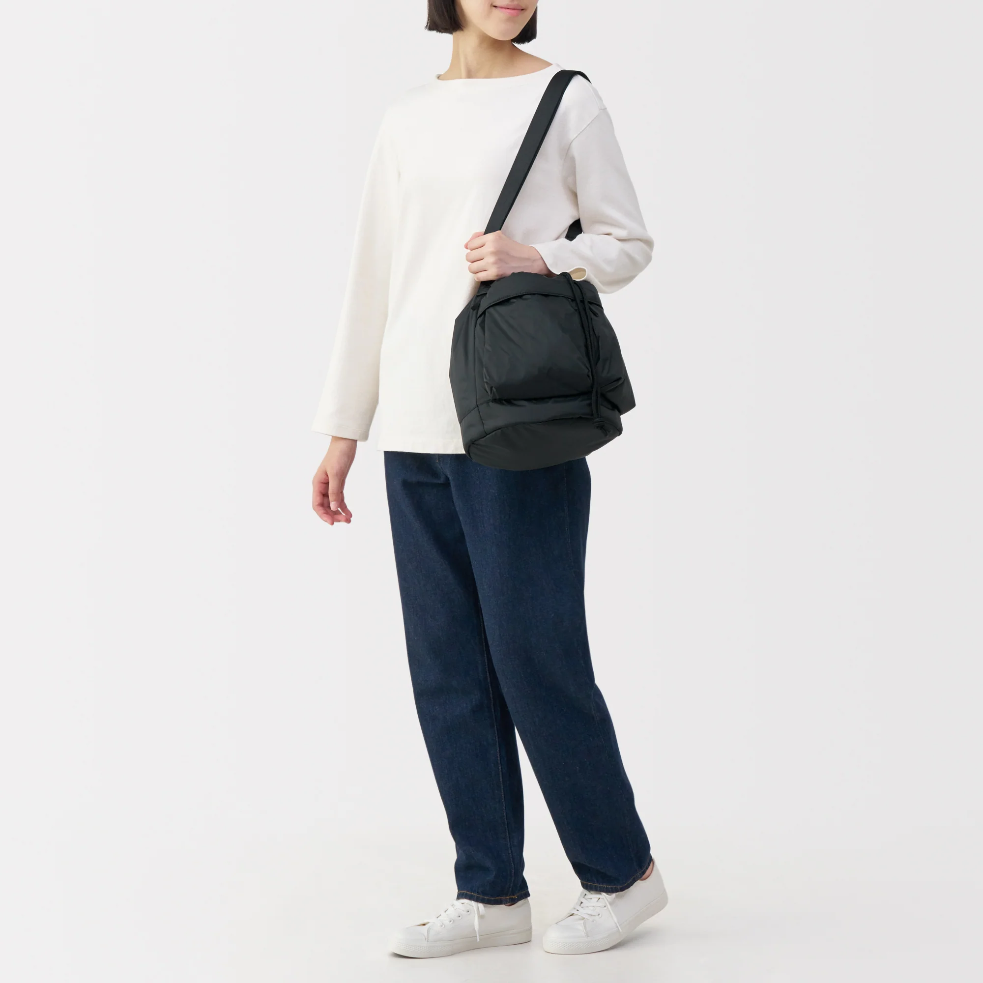 Water Repellent Padded Drawstring Bag - Image 3