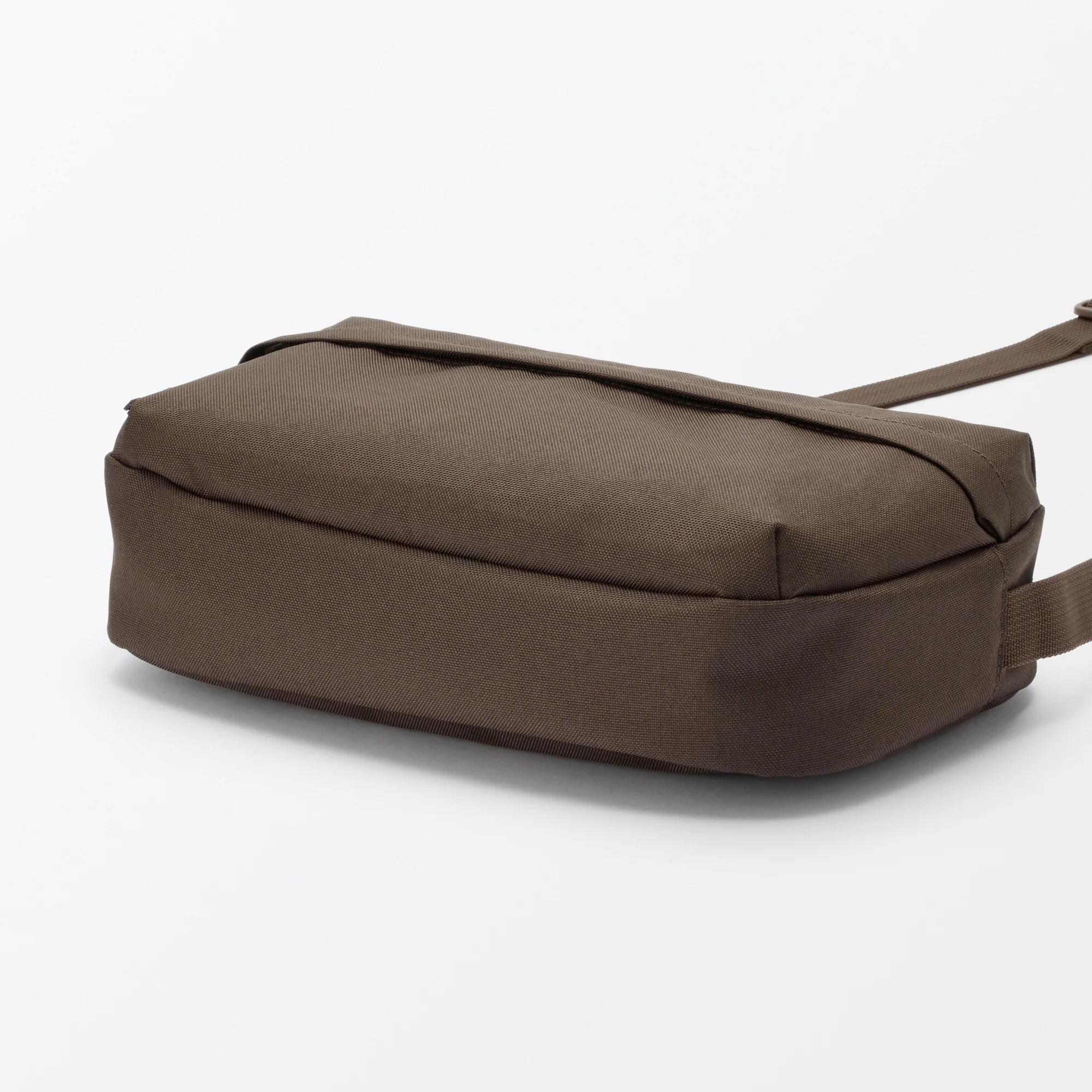 Water Repellent Shoulder Bag - Image 60