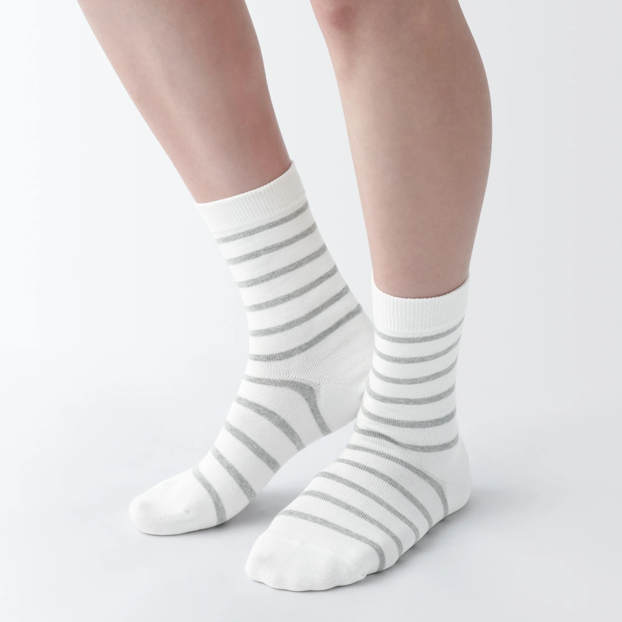 Right Angle 3 Layer Loose Top Socks - Image 3
