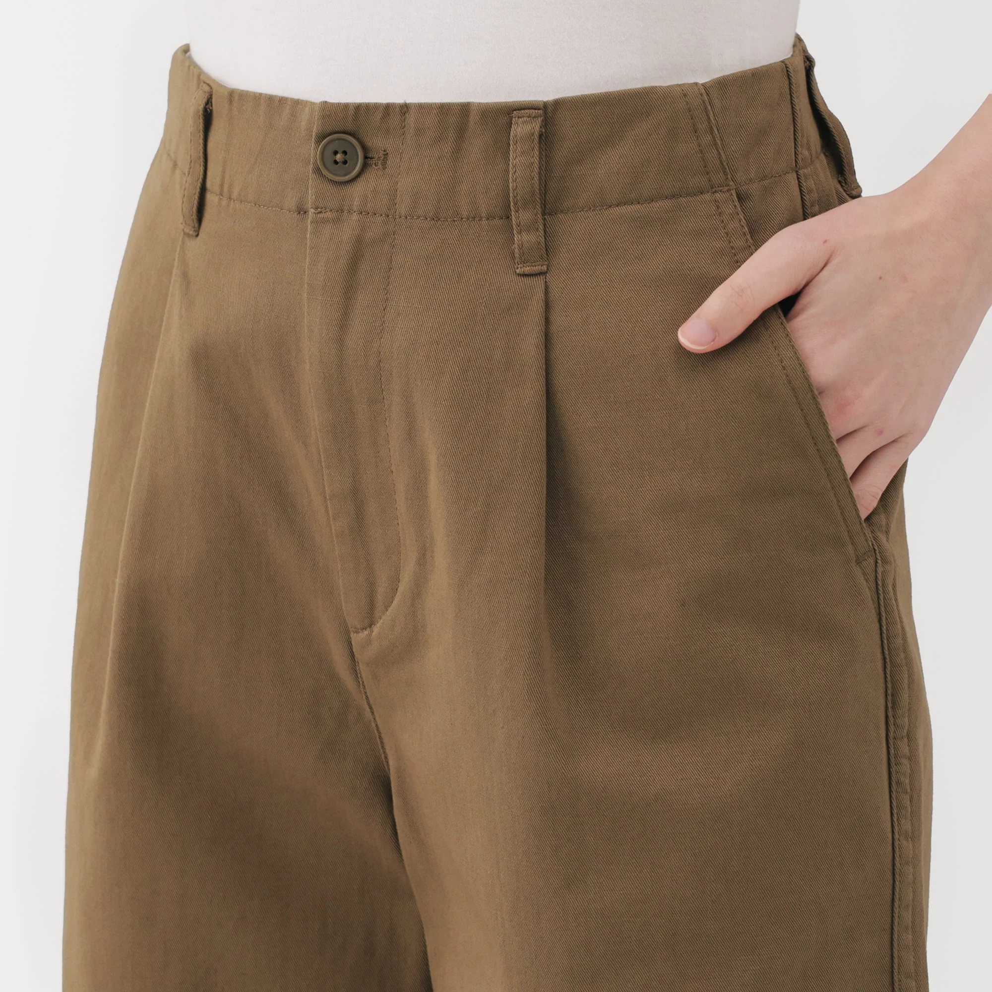 Women's Slub Yarn Chino Darted Shorts - Image 7