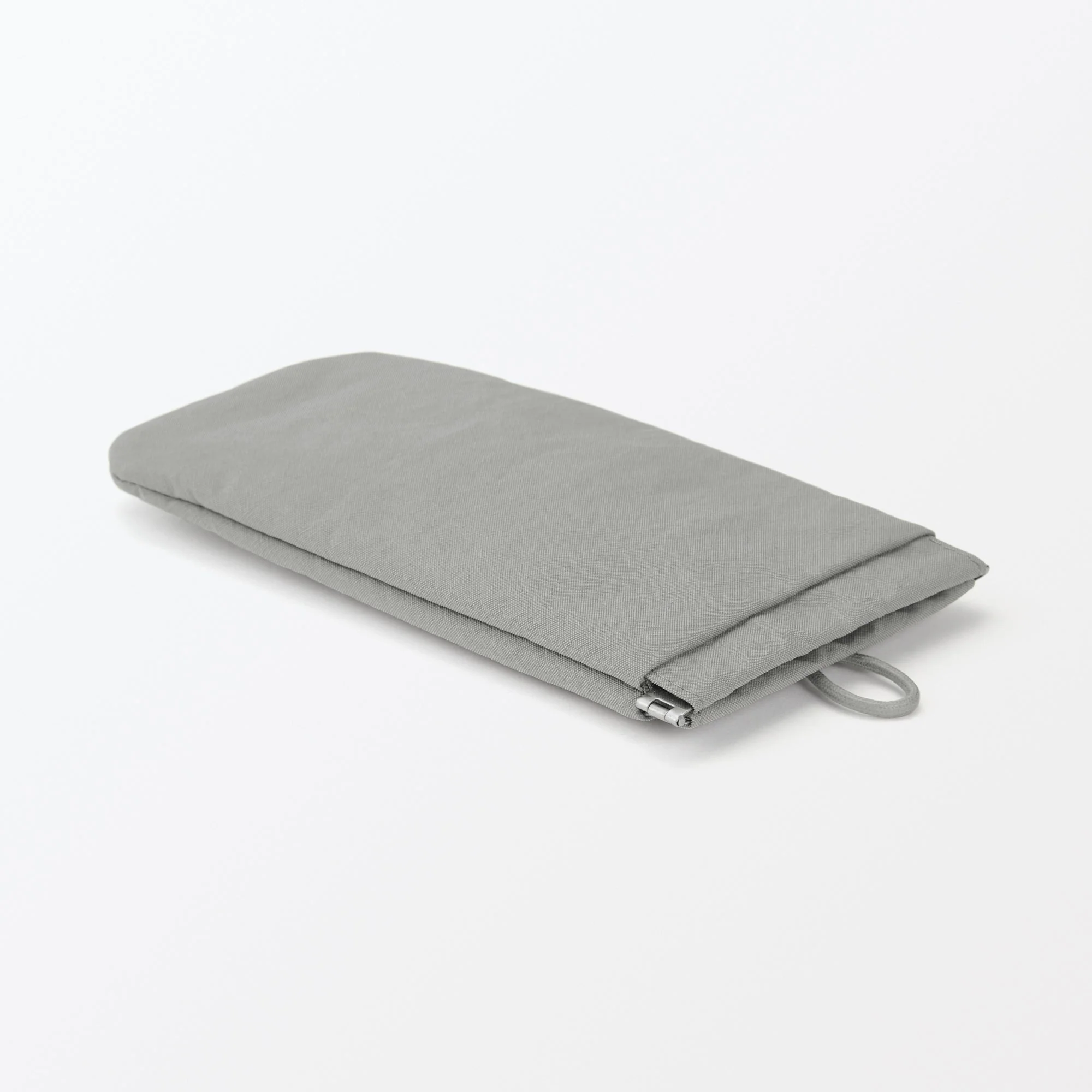 Wrinkled Nylon Self-Closing Flat Pouch - Medium - Image 4