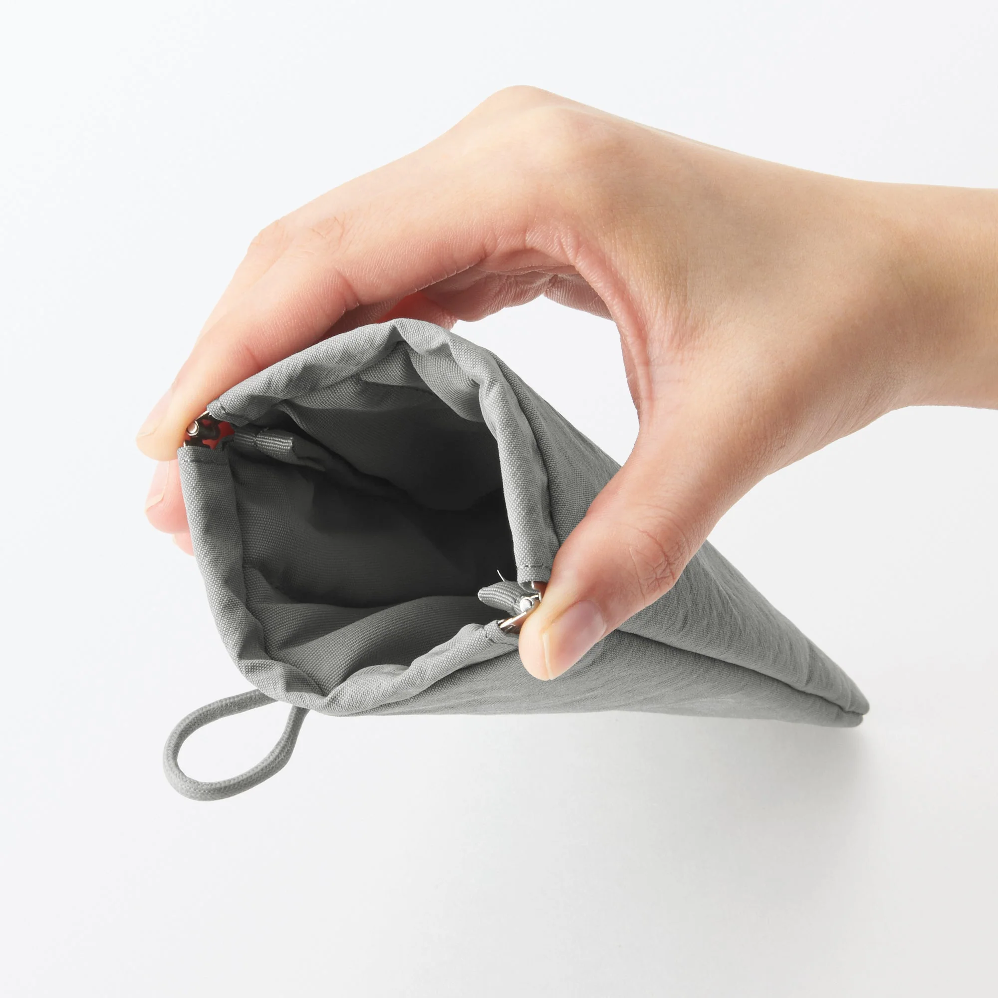 Wrinkled Nylon Self-Closing Flat Pouch - Medium - Image 5